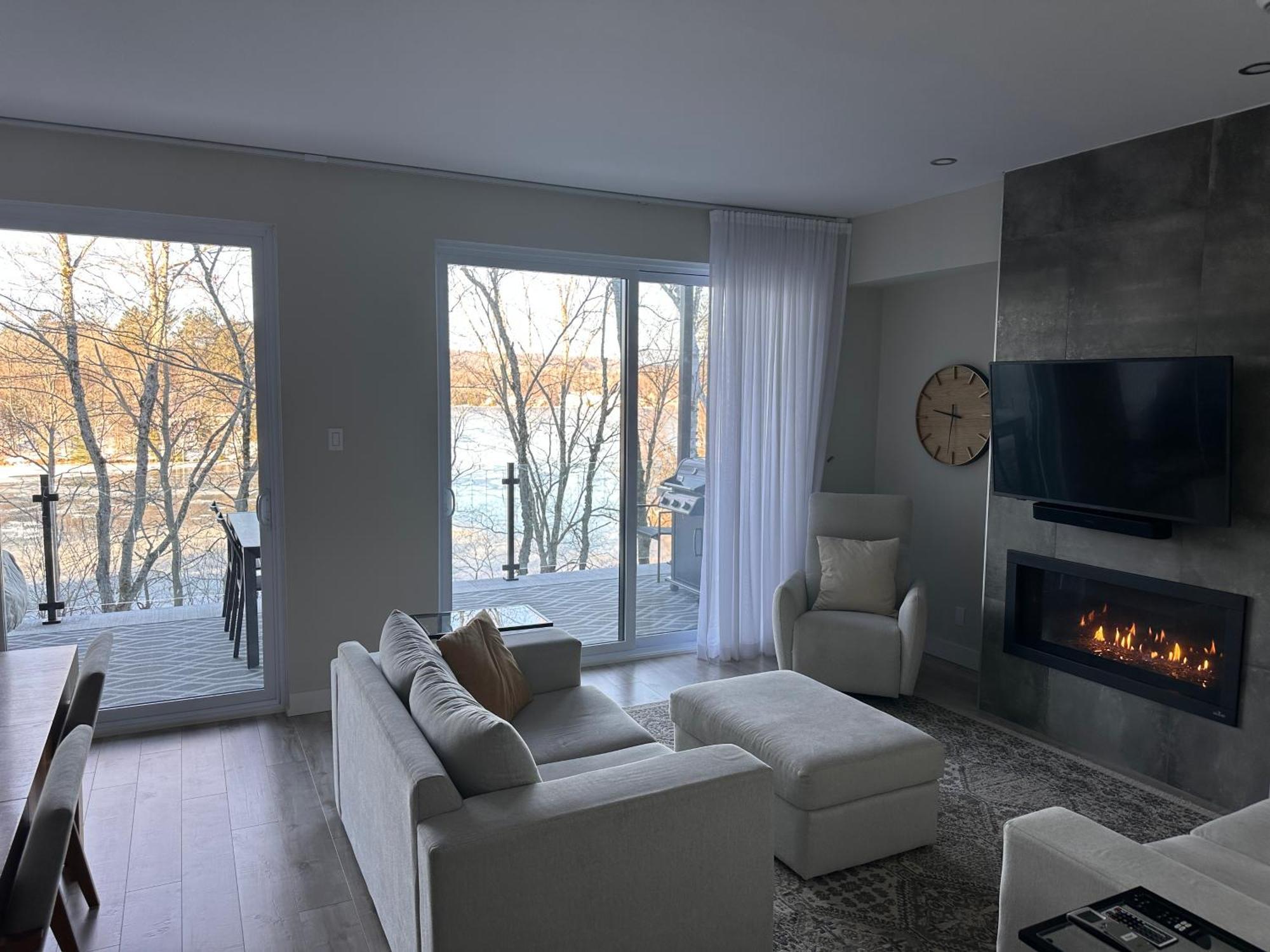 Le Riverain - Condo Neuf Au Bord De L'Eau Shawinigan Ngoại thất bức ảnh
